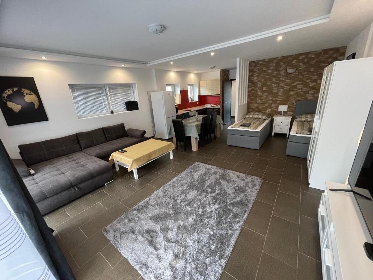 Malibu Apartman & Jacuzzi Miskolc Luaran gambar