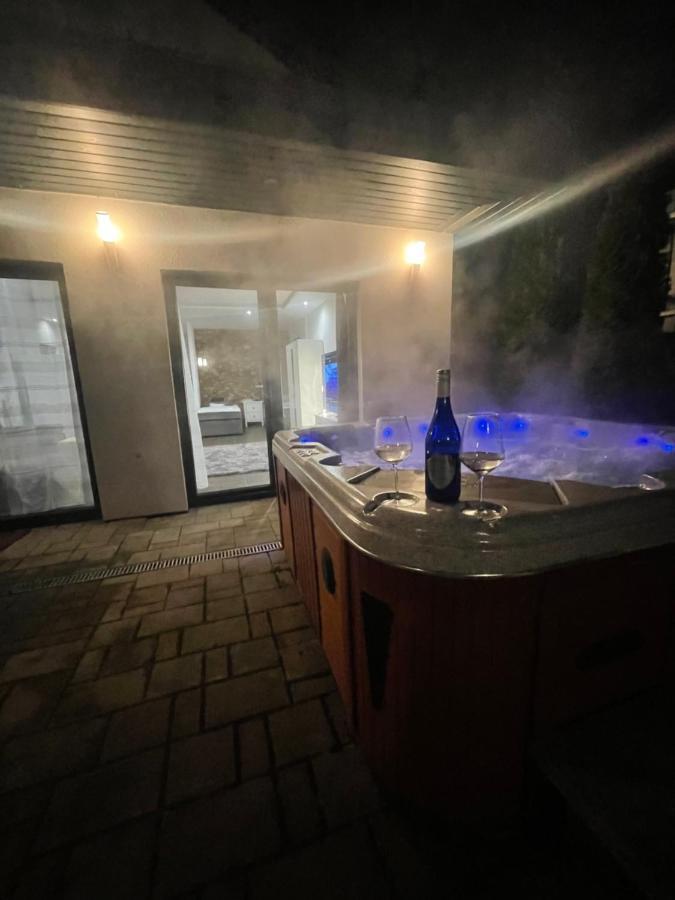 Malibu Apartman & Jacuzzi Miskolc Luaran gambar