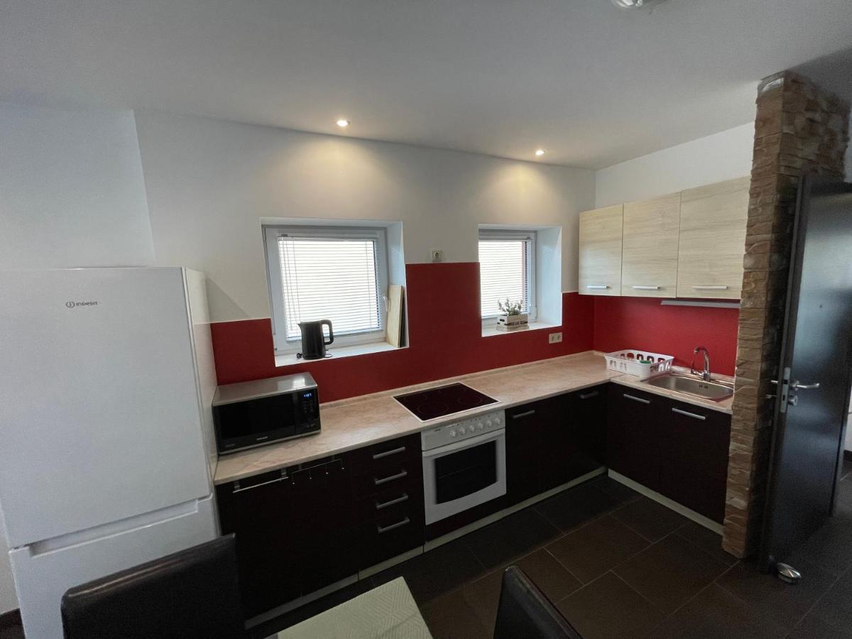 Malibu Apartman & Jacuzzi Miskolc Luaran gambar